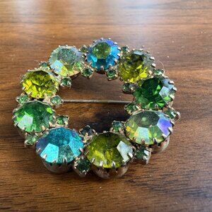 VINTAGE BROOCH DESIGNER KARU GREEN BLUE OPEN CIRCLE RHINESTONES 1.75” GOLD TONE